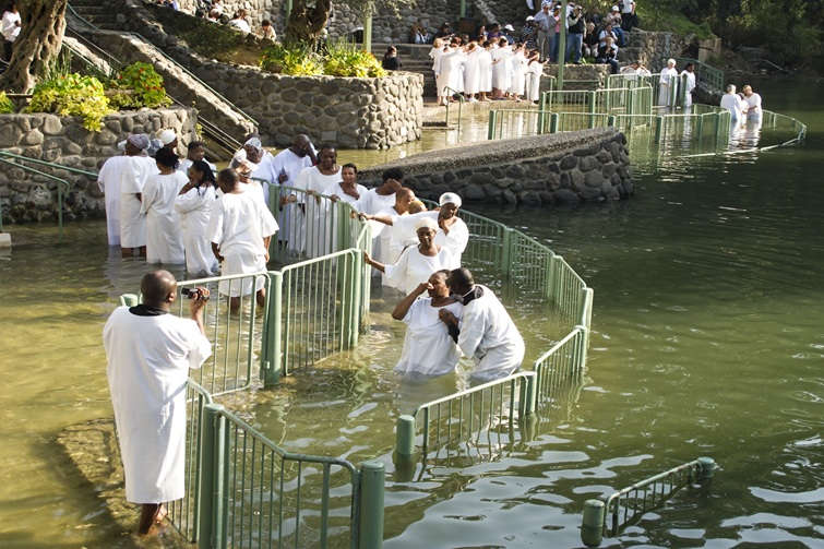 Israel_Yardenit_ pilgrims at yardenit baptismal site on the jordan river in israel