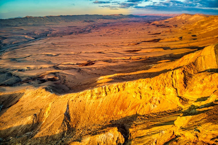 mitzpe ramon crater