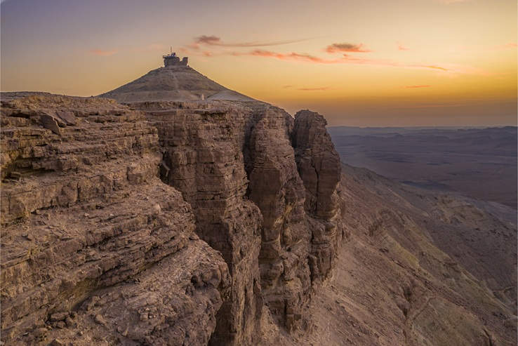mitzpe ramon crater