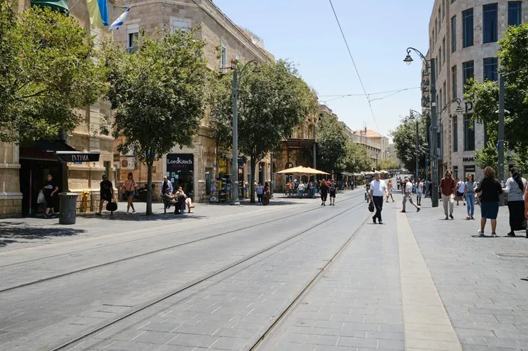 pedestrian mall in jerusalem city center