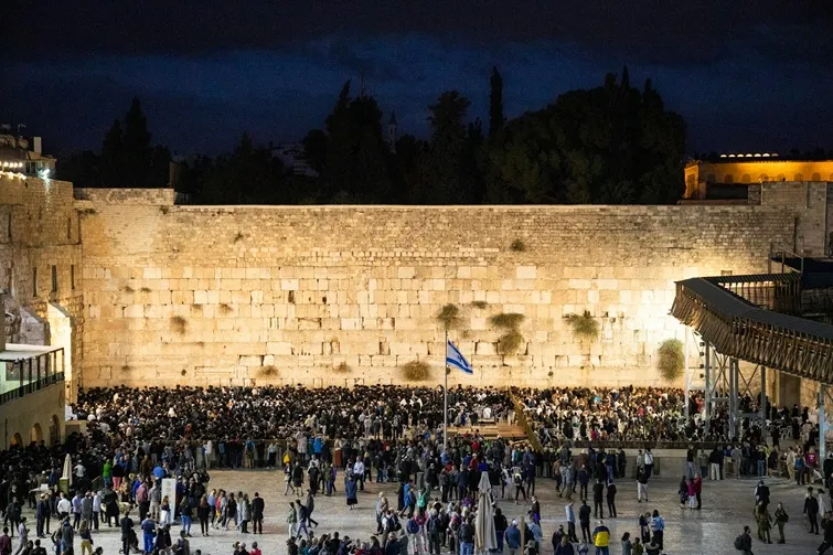 western_wall_jerusalem_at_night